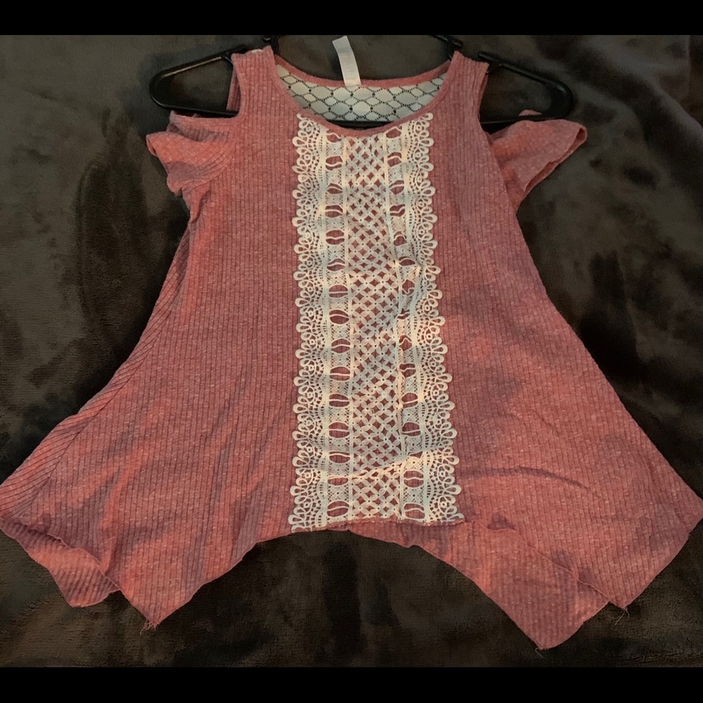 Cold shoulder short sleeve sweater. Swing hem.